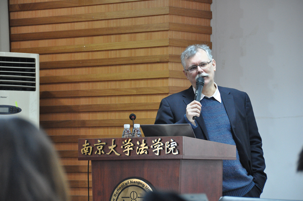 2.Georg Gesk教授在做报告.JPG 2.Georg Gesk教授在做报告.JPG