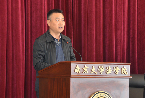 3江苏省法学会研究处顾虎明副处长宣读批复.jpg 3江苏省法学会研究处顾虎明副处长宣读批复.jpg