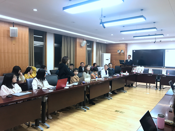 员工积极提问,吕教授耐心解答.jpg 员工积极提问,吕教授耐心解答.jpg